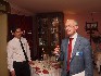Сотрудник виноторговой компании Vinissimo - партнера Конгресс-коллегии угощает гостей мероприятия шампанским
