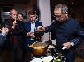 Владелец и шеф-повар ресторана «Accenti» И. Шурупов готовит  ризотто
